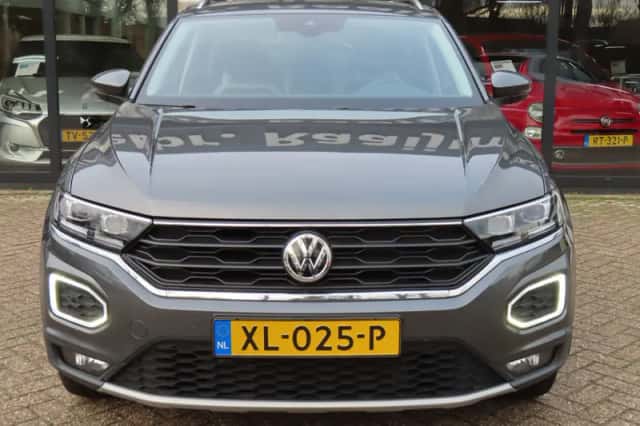 Volkswagen T-Roc (2019) thumbnail 4