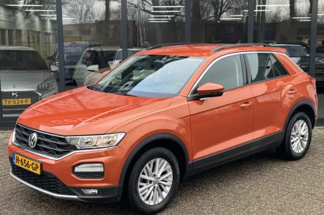 Volkswagen T-Roc (2019) thumbnail 2