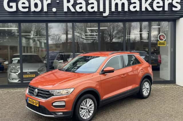 Volkswagen T-Roc (2019) thumbnail 2