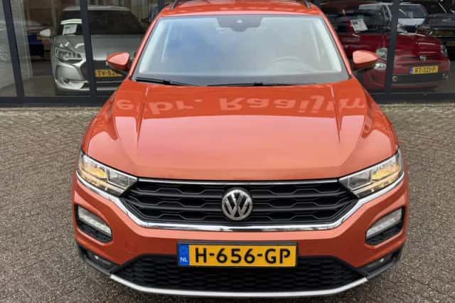 Volkswagen T-Roc (2019) thumbnail 4
