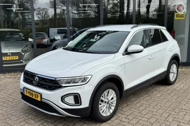 Volkswagen T-Roc (2023) thumbnail 2