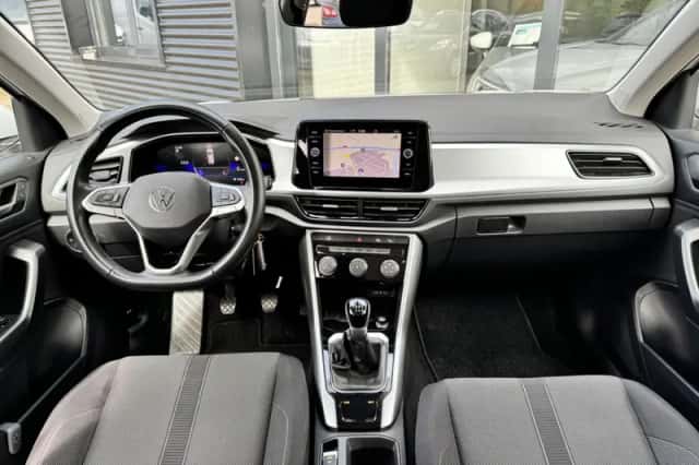 Volkswagen T-Roc (2023) thumbnail 6