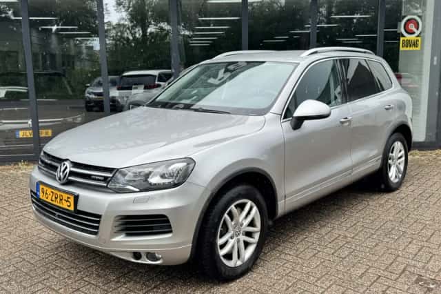 Volkswagen Touareg (2010) thumbnail 2