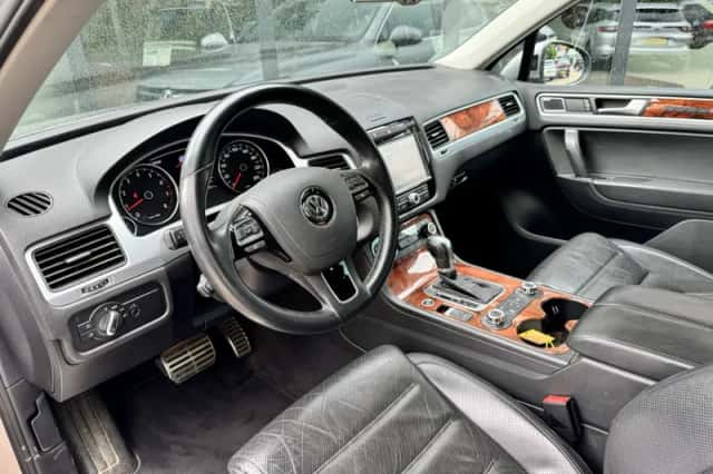 Volkswagen Touareg (2010) thumbnail 5
