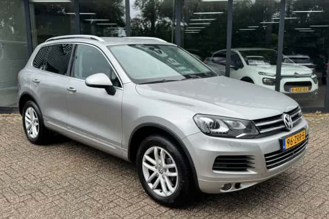 Volkswagen Touareg (2010) thumbnail 5