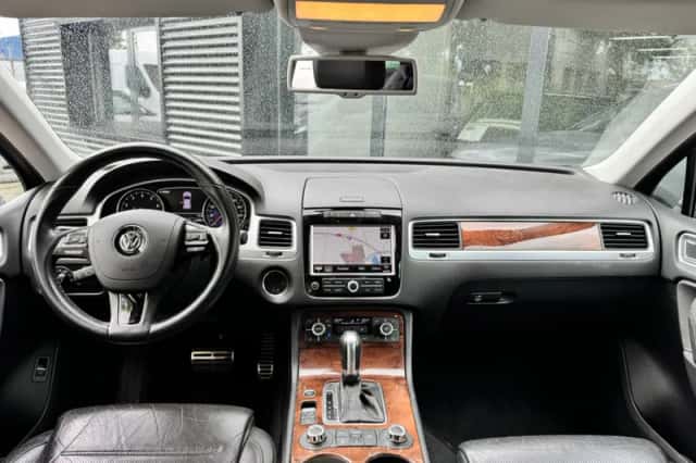 Volkswagen Touareg (2010) thumbnail 6