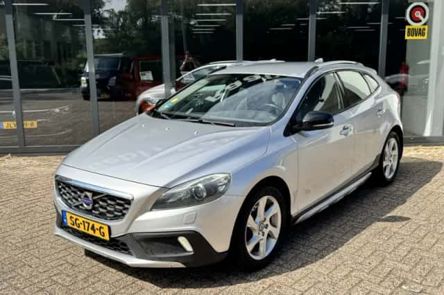 Volvo V40 (2013) thumbnail 3