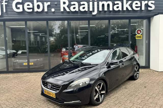 Volvo V40 (2014) thumbnail 2