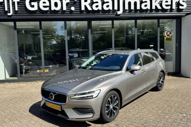 Volvo V60 (2021) thumbnail 2