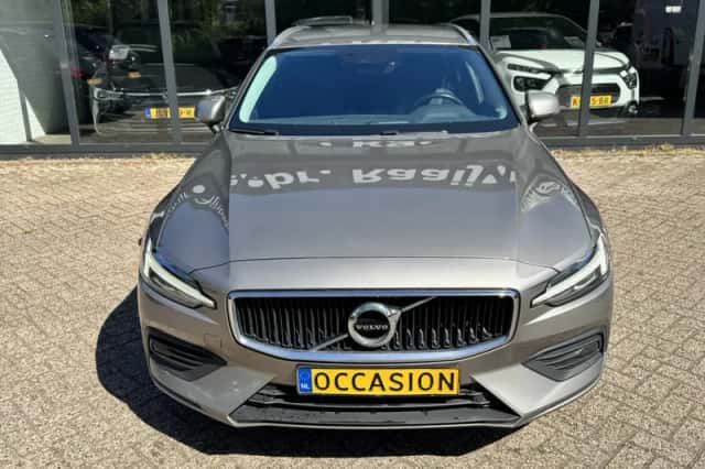 Volvo V60 (2021) thumbnail 4
