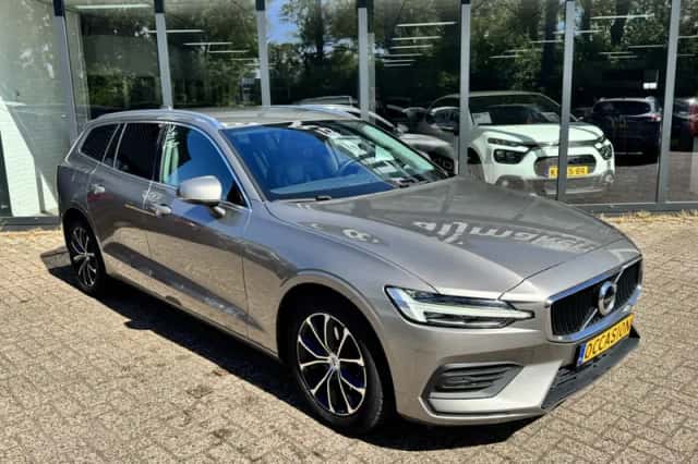 Volvo V60 (2021) thumbnail 5