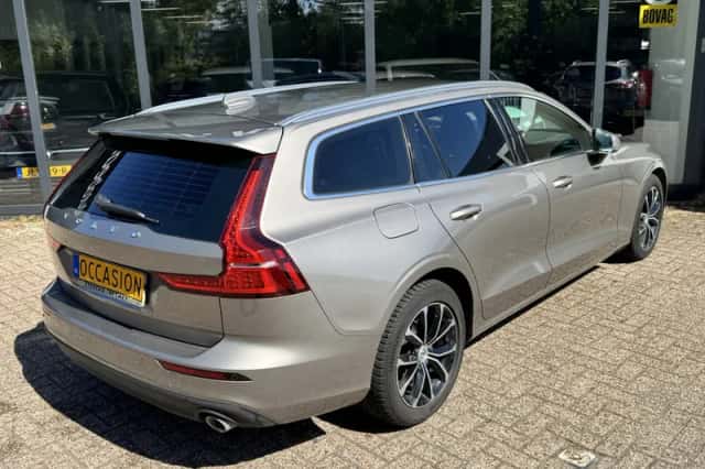 Volvo V60 (2021) thumbnail 6
