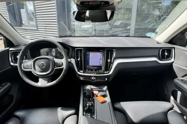 Volvo V60 (2021) thumbnail 6