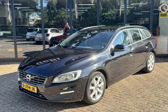 Volvo V60 (2016) thumbnail 2