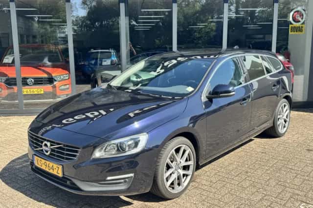Volvo V60 (2016) thumbnail 2