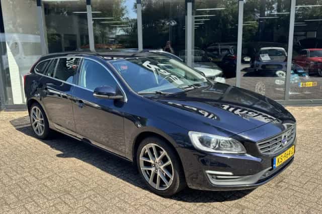 Volvo V60 (2016) thumbnail 4