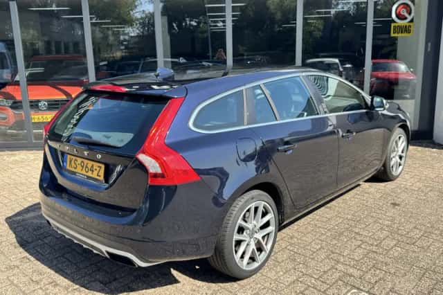 Volvo V60 (2016) thumbnail 5