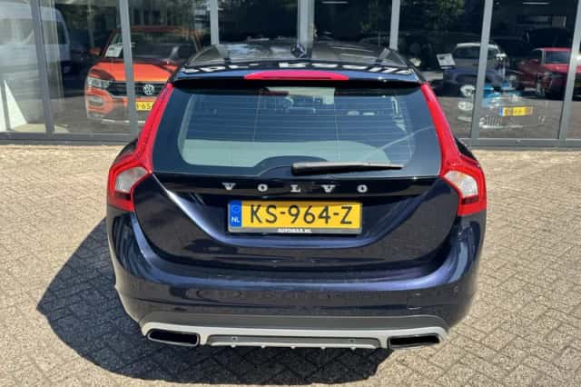 Volvo V60 (2016) thumbnail 6