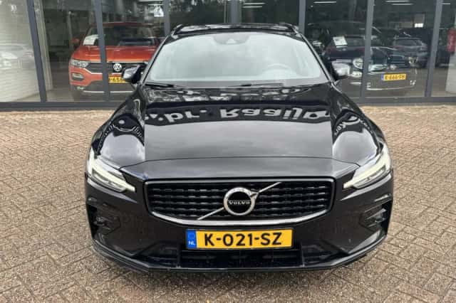 Volvo V60 (2021) thumbnail 3