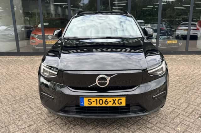 Volvo XC40 (2023) thumbnail 3