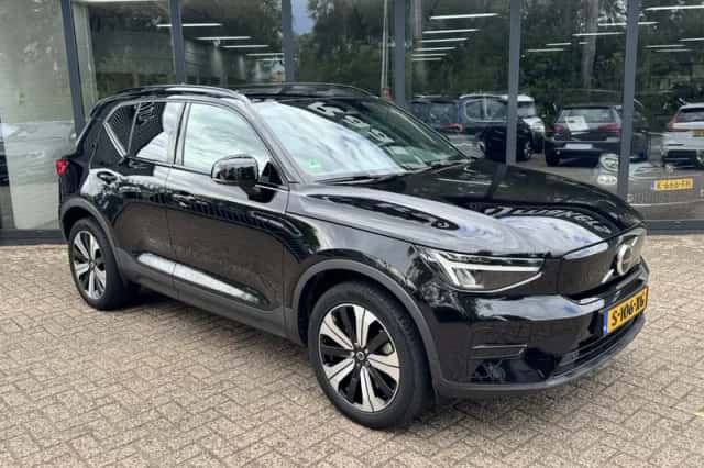 Volvo XC40 (2023) thumbnail 4