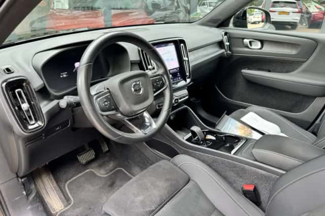 Volvo XC40 (2023) thumbnail 5