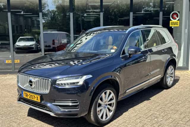 Volvo XC90 (2018) thumbnail 2