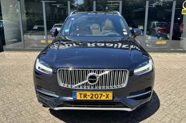 Volvo XC90 (2018) thumbnail 3