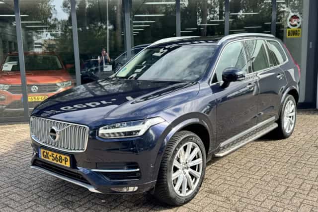 Volvo XC90 (2015) thumbnail 2