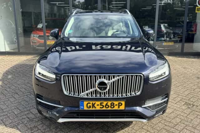 Volvo XC90 (2015) thumbnail 3