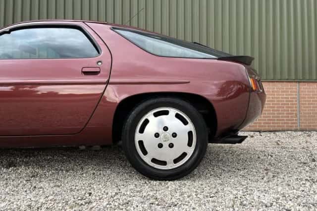 Porsche 928 (1986) thumbnail 3