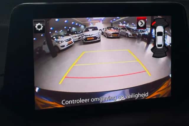 Mazda 3 (2018) thumbnail 3