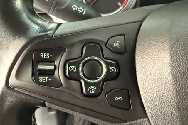 Opel Astra (2016) thumbnail 3