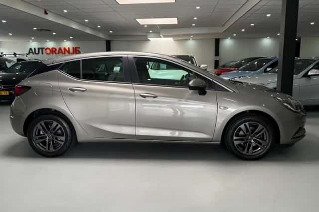 Opel Astra (2016) thumbnail 4