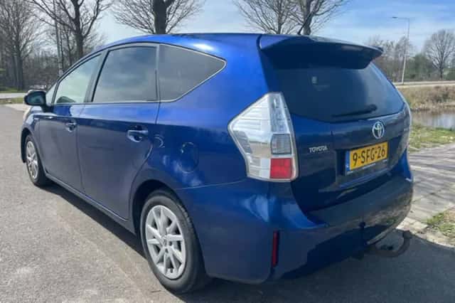 Toyota Prius (2013) thumbnail 3