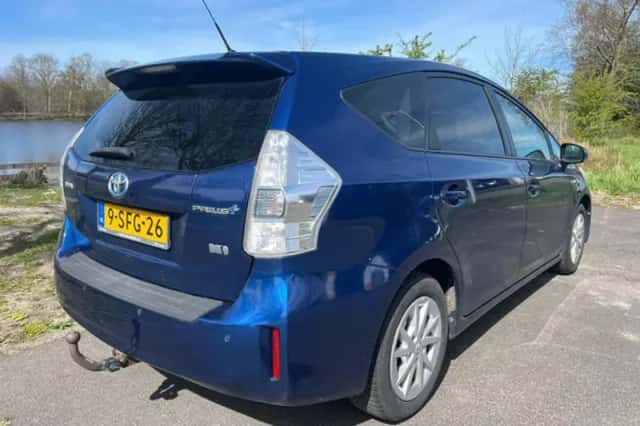 Toyota Prius (2013) thumbnail 4