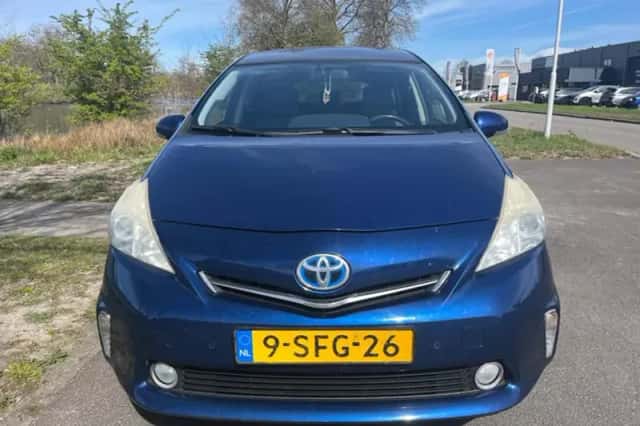 Toyota Prius (2013) thumbnail 5