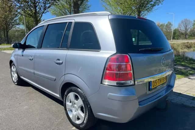 Opel Zafira (2006) thumbnail 3