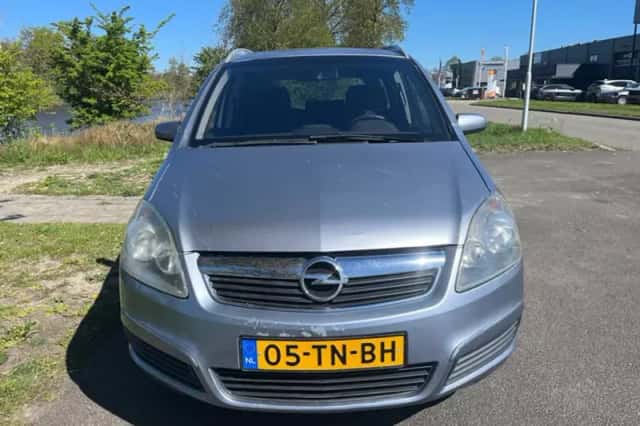 Opel Zafira (2006) thumbnail 5