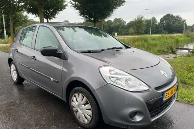 Renault Clio (2010) thumbnail 2