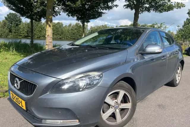 Volvo V40 (2016) thumbnail 1