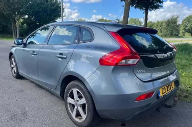Volvo V40 (2016) thumbnail 3