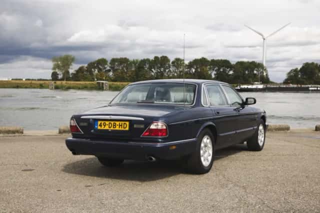 Jaguar Sovereign (1999) thumbnail 5