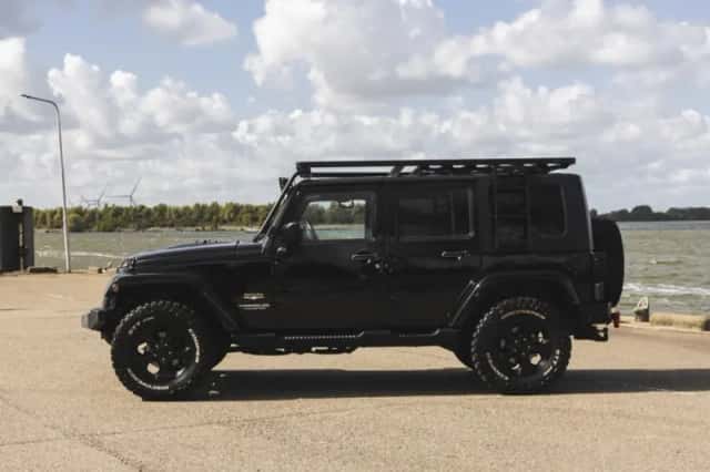 Jeep Wrangler (2009) thumbnail 3