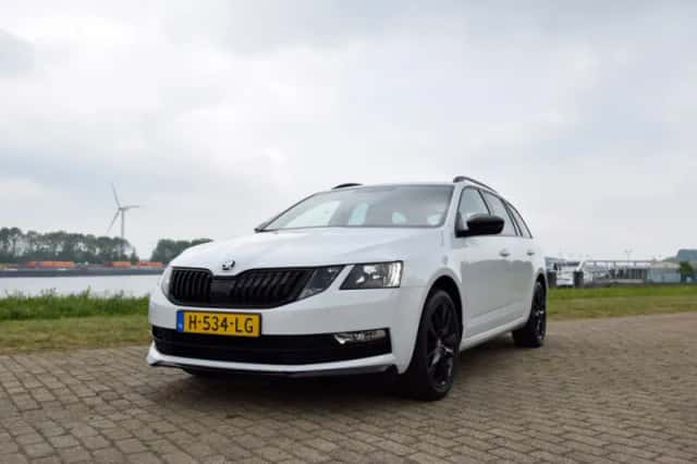 Škoda Octavia (2020) thumbnail 2