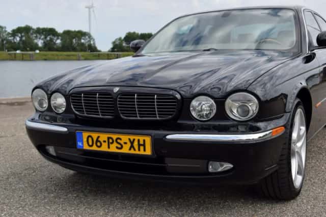 Jaguar XJ (2004) thumbnail 3