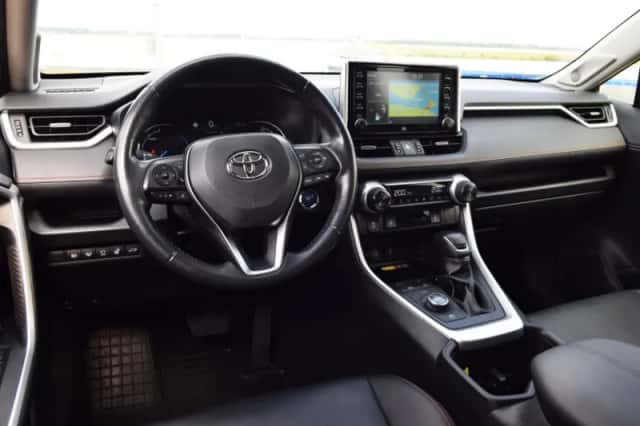 Toyota RAV4 (2022) thumbnail 5