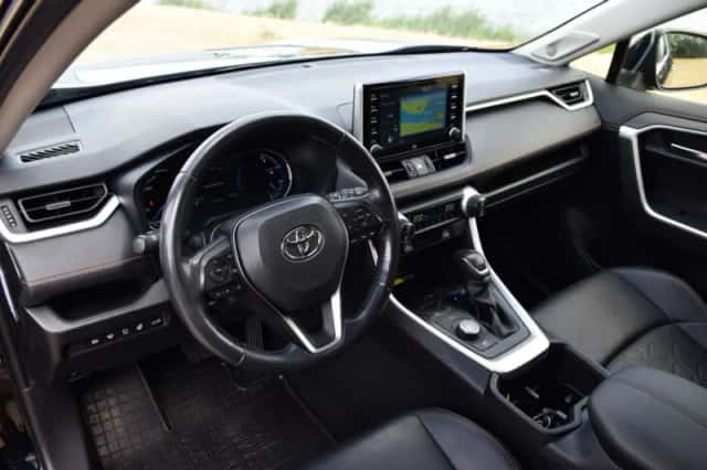 Toyota RAV4 (2022) thumbnail 6