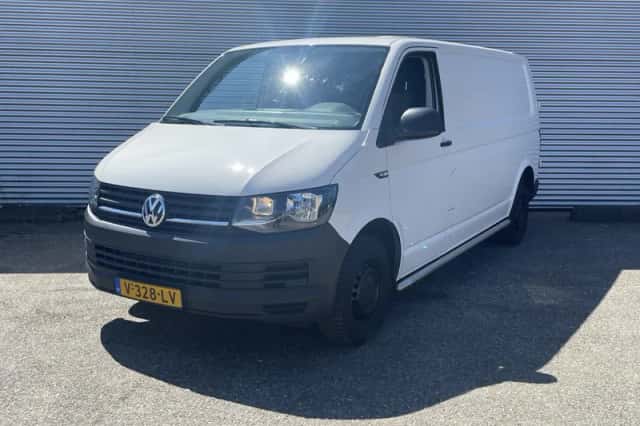 Volkswagen Transporter (2018) thumbnail 1