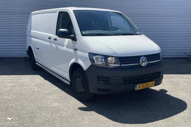 Volkswagen Transporter (2018) thumbnail 2